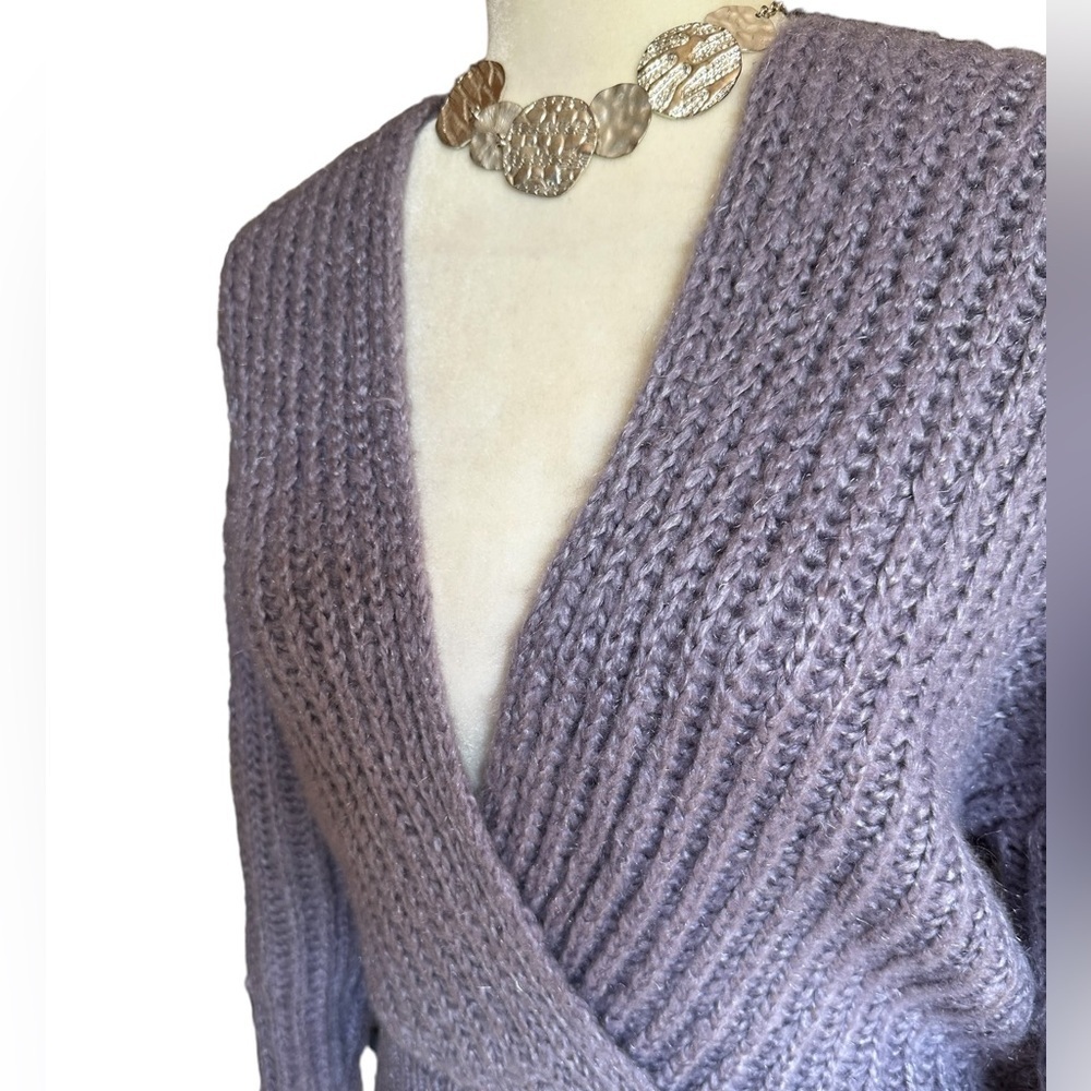 Forever 21 Lavender Deep-V Sweater - Picture 1 of 4